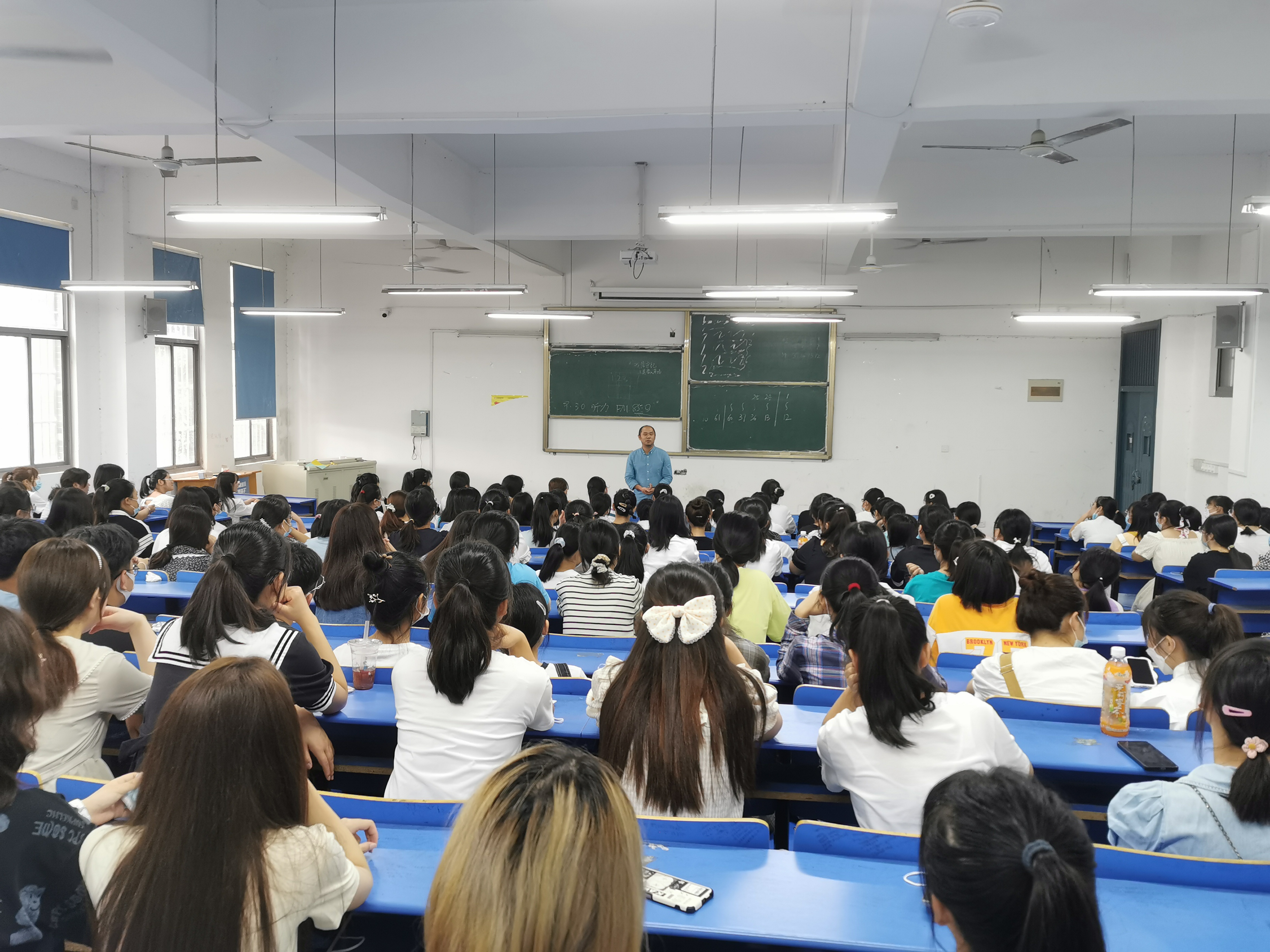 毛院长入学教育.jpg