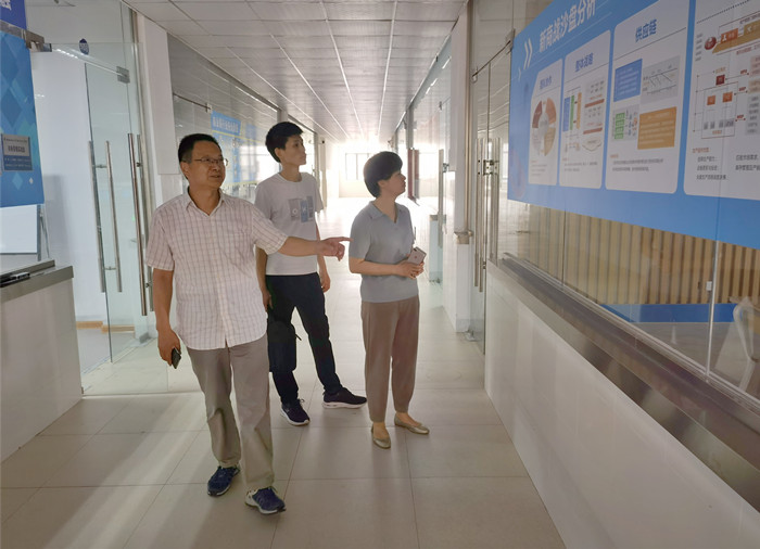 江苏伍豆企业管理咨询有限公司周若洪总经理一行来蓝鲸直播洽谈校企合作事宜.jpg