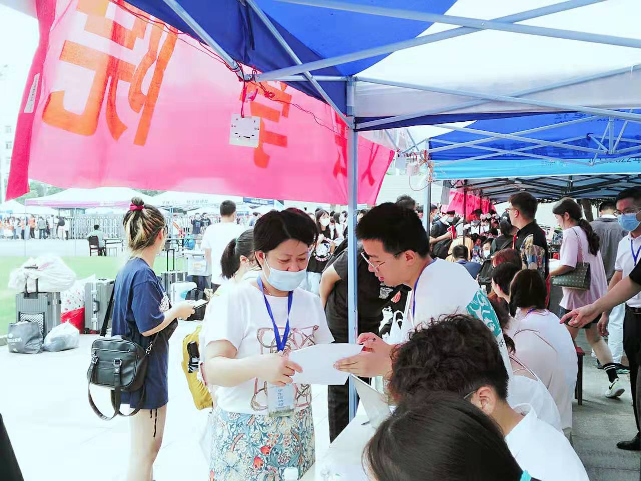 迎新现场（周云书记）.jpg