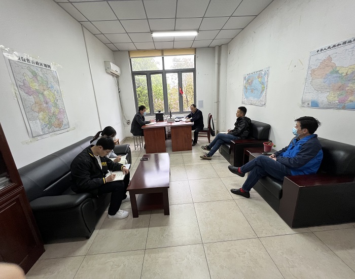 学生处召开疫情防控专题会议.JPG