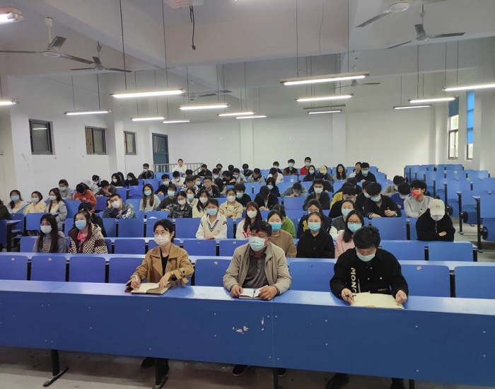 学生处全体工作人员下沉参加主题班会活动图二.jpg
