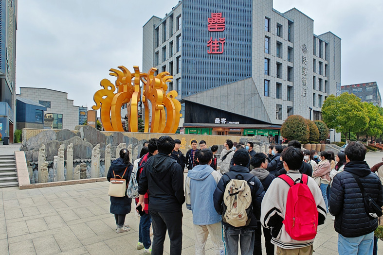 走进城市1.jpg
