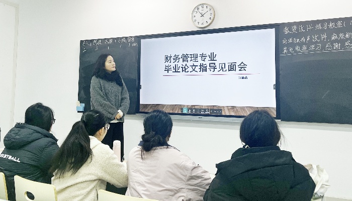 黄晶晶指导学生.jpg