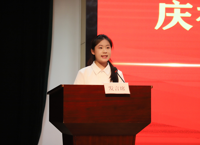 图片6 学生代表.jpg